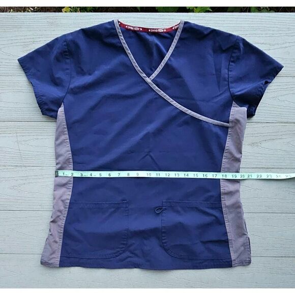 DIVINE STRETCH v neck scrub top preloved medium - Picture 8 of 11